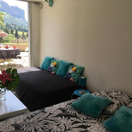 By Cassis Chambre Privee Dans Maison Familiale Екстериор снимка