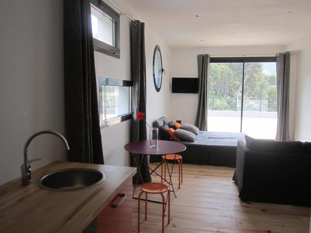 By Cassis Chambre Privee Dans Maison Familiale Екстериор снимка